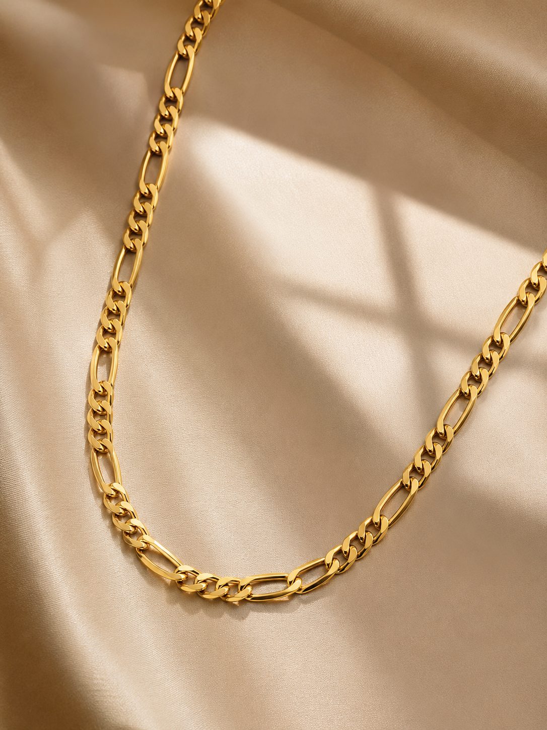 Men's gold figaro chain