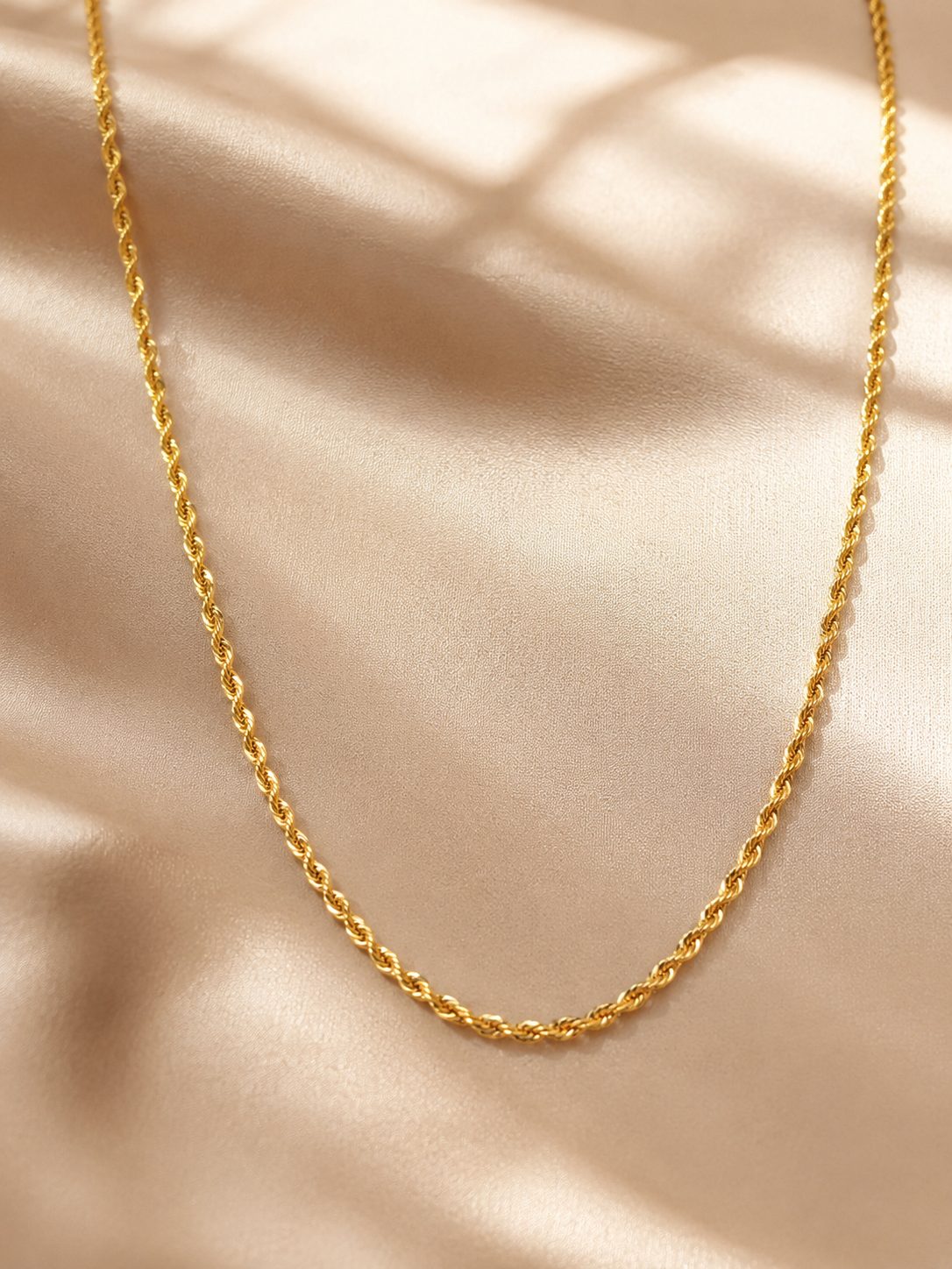 Twisted gold rope chain