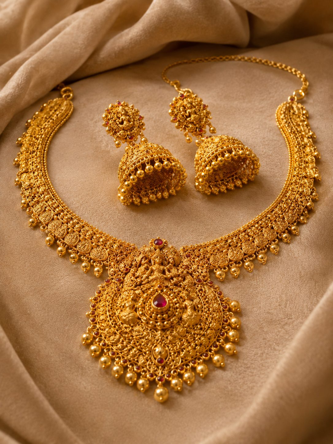 Temple necklace set with deity pendant